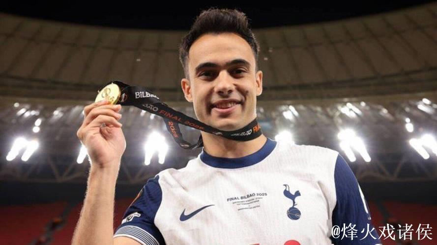 记者：雷吉隆即将加盟迈阿密国际