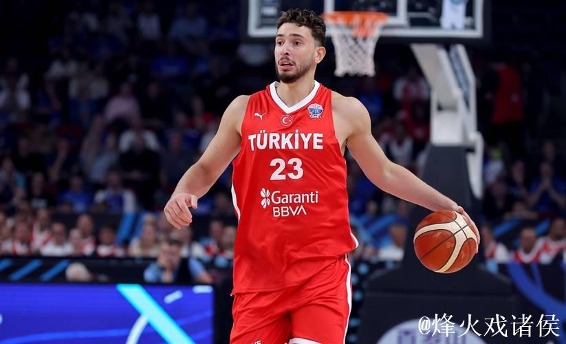 申京运球转身强攻上篮造犯规，瓦兰丘纳斯六犯毕业